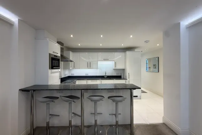 38, Redcliffe Close, Old Brompton Road, London photo 3