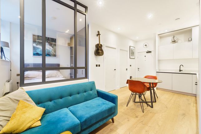 3 Irene House, 218 Balham High Road, London photo 3