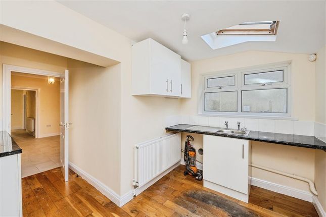 24, SWANSEA photo 4