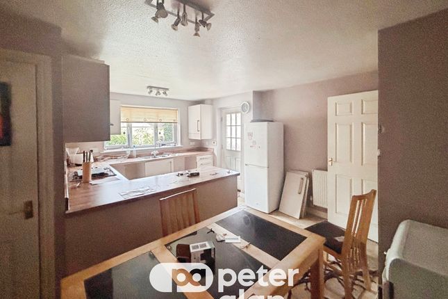29, Wild Field, Bridgend photo 5