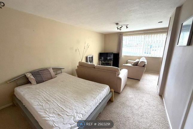 Burfield Court, Handcross Road, Luton photo 4