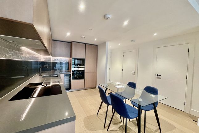 Flat for sale in Prince Of Wales Drive, London