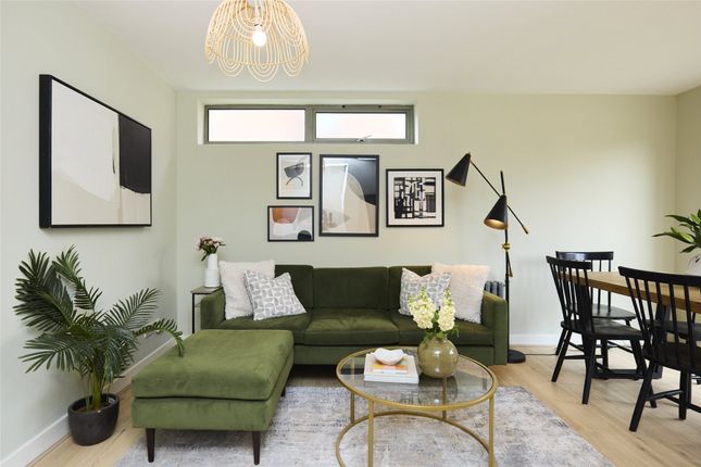 (SHORT LET), 35, Pellerin Road, London photo 5