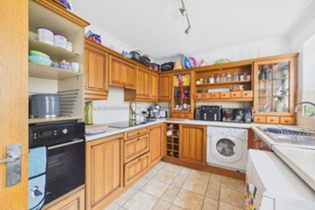 2 Cromwell Drive, Tenby photo 2