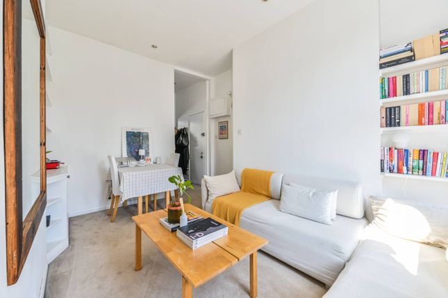 Flat for sale in Sugden Road, Clapham Common North Side, London
