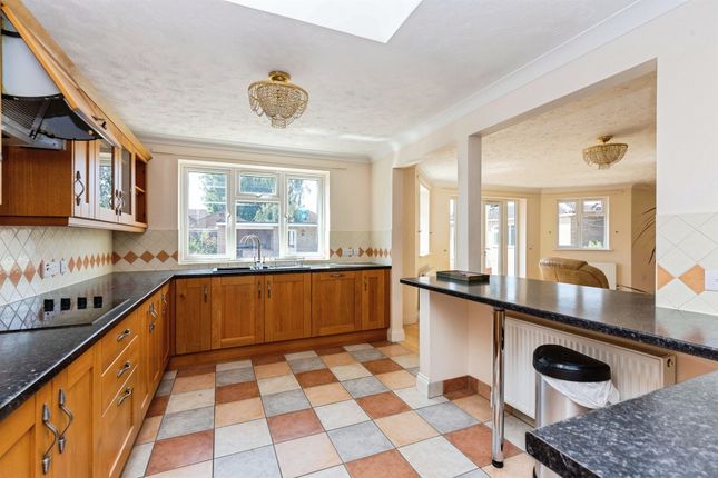 27, Elwyndene Road, March photo 3