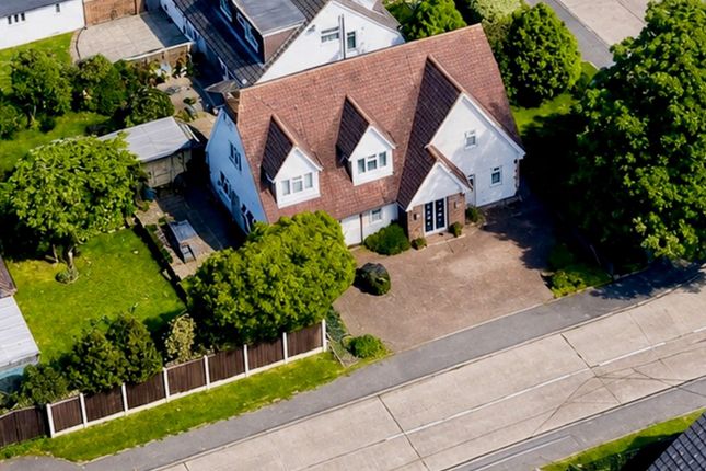 65, Harewood Avenue, Rochford photo 2