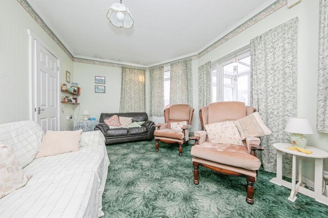 47, Rosemary Way, CLACTON-ON-SEA photo 2