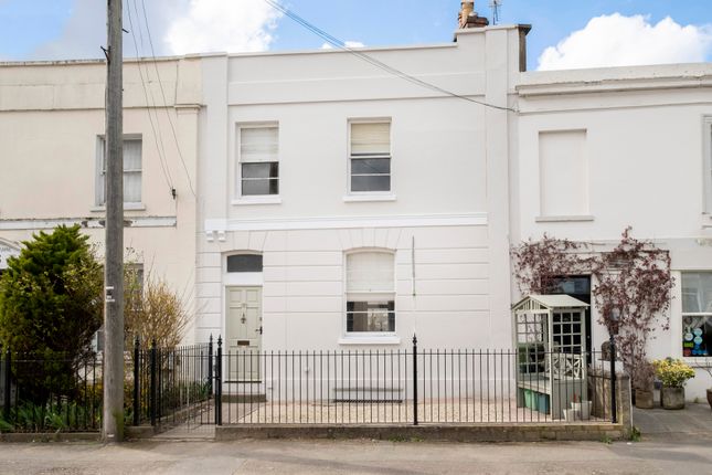 Terraced house to rent in Fairview Road, Cheltenham
