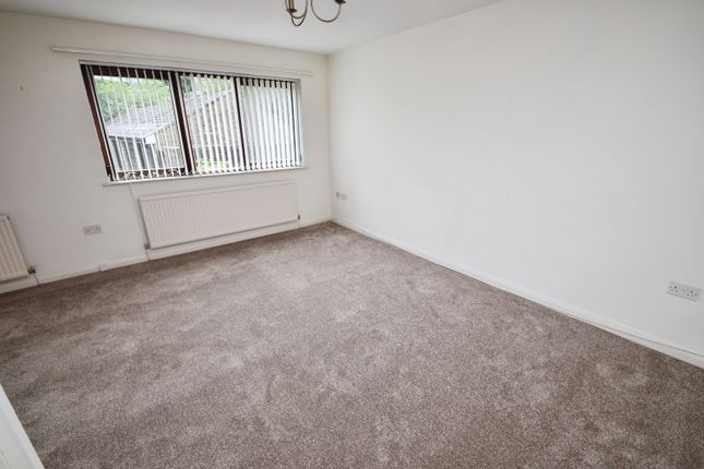 8, The Court, Shipley, Bradford photo 2