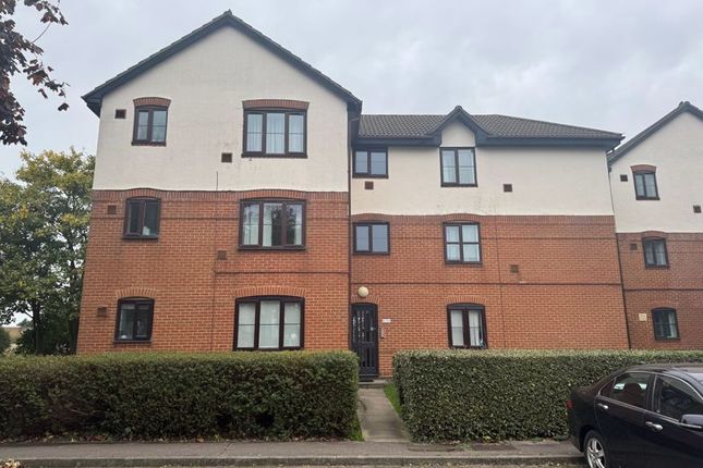 Studio flat on 14, David Close, Hayes, £160,000