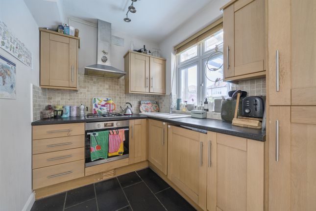 11, Connaught Avenue, Enfield photo 4