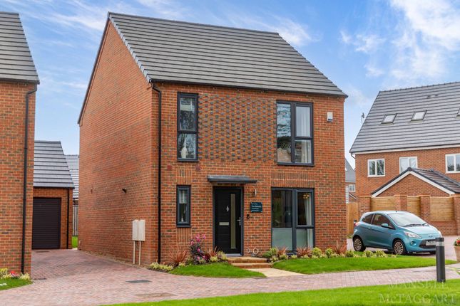 Thumbnail Detached house for sale in Heathy Wood, Copthorne