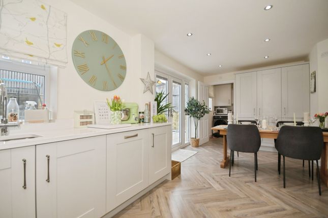 27, Quartz Drive, Buxton photo 4