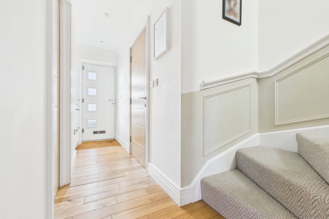 6, Dewpond Close, Lancing photo 4