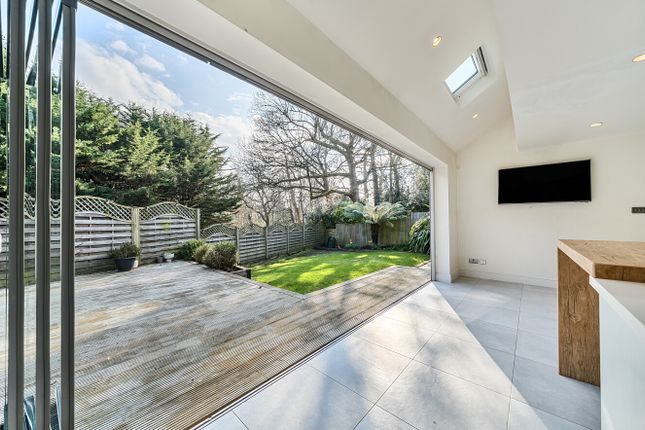 2, Davema Close, Chislehurst photo 2