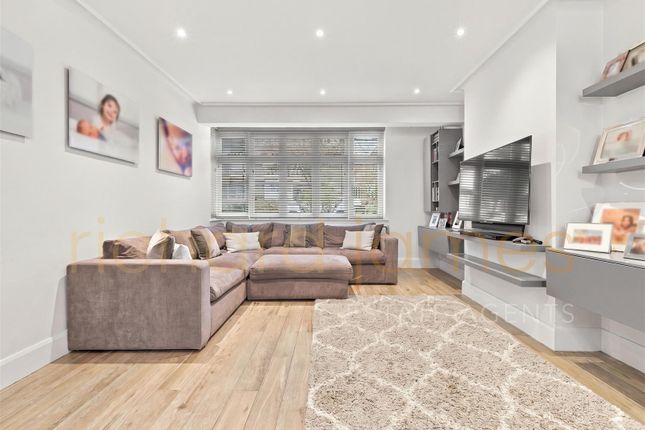 Chanctonbury Way, London photo 2