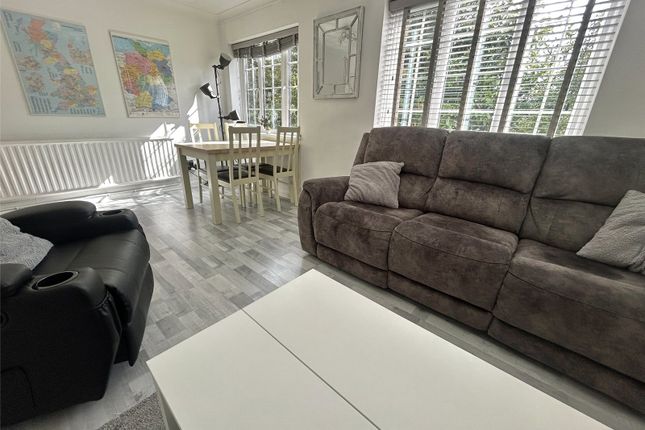 25, White Ladies Close, Havant photo 2
