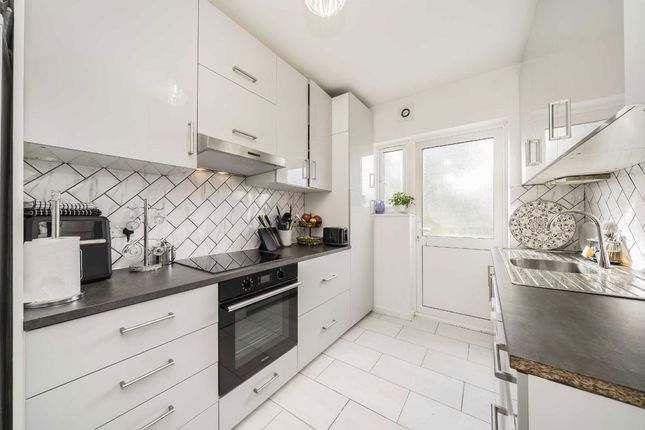 Flat 8 Drive Court, The Drive, Edgware photo 3