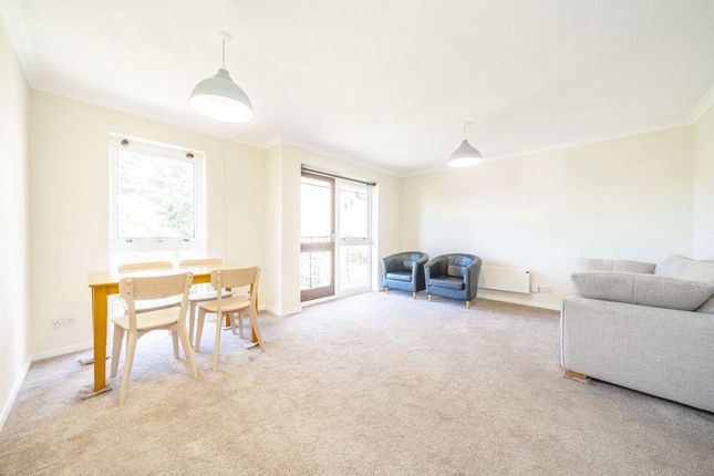 13, Hall Close, London photo 2