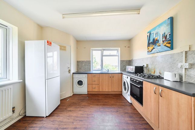 3 Nazeing House Blackmore Road, Buckhurst Hill photo 3