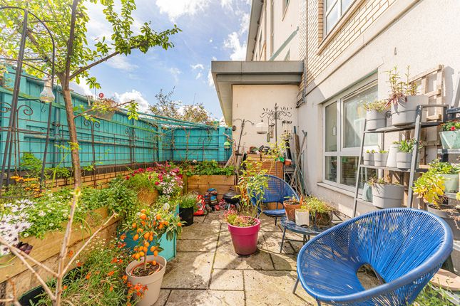 Flat for sale in Westferry Road, London