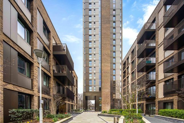 Thumbnail Flat to rent in Cobalt Tower, Moulding Lane, London