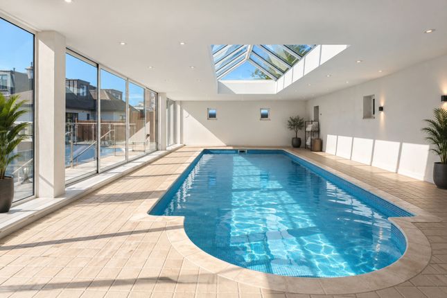 11 Alexander Avenue, London photo 2