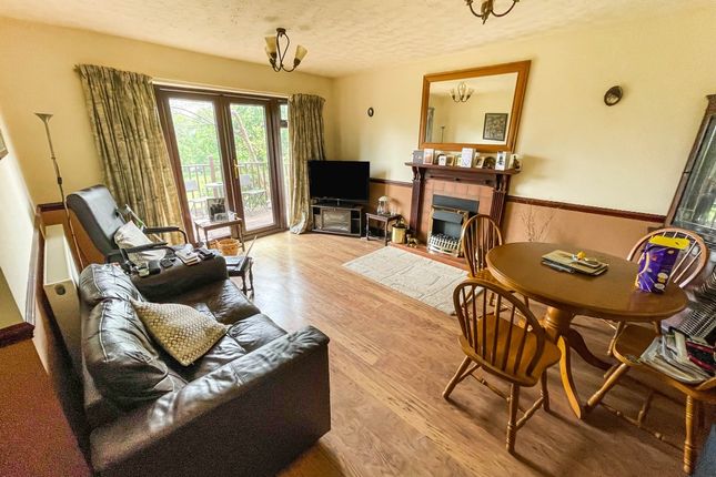 7 South Park Mews, Brierley Hill photo 3