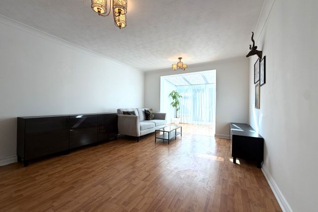 122, Firs Avenue, London photo 5