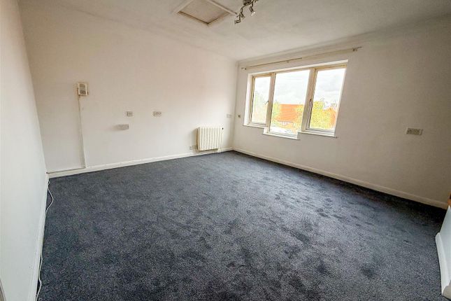 108, The Lodge, Hall Crescent, Holland-On-Sea photo 4