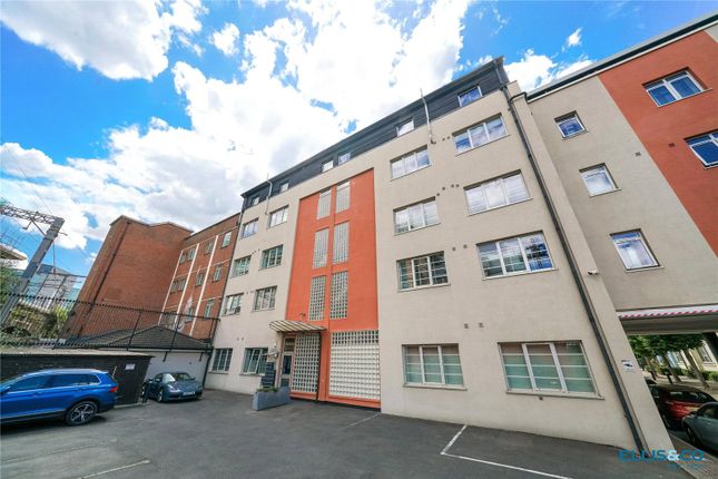 Thumbnail Flat to rent in Sunlight Square, London