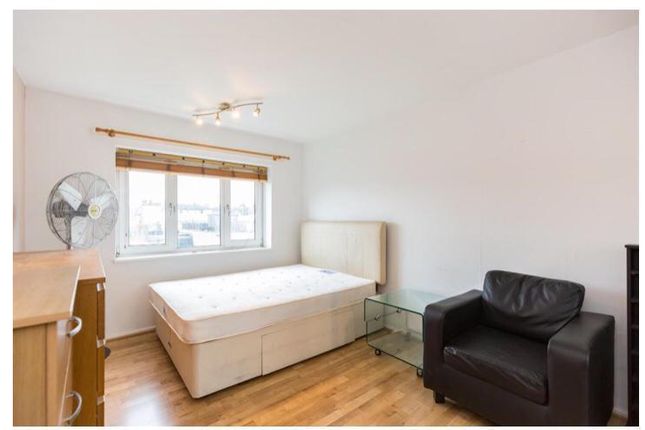 Flat for sale in Kirkwall Place, London