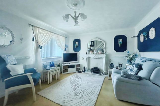 54 Gregory Close, Bridgend photo 2