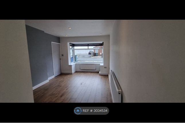 Farcroft Avenue, Radcliffe, Manchester photo 2