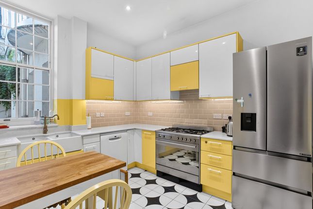 LG & GF Flat, 43, Gloucester Square, London photo 4
