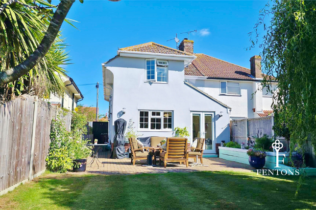 5, Greenway, Frinton-on-Sea photo 4
