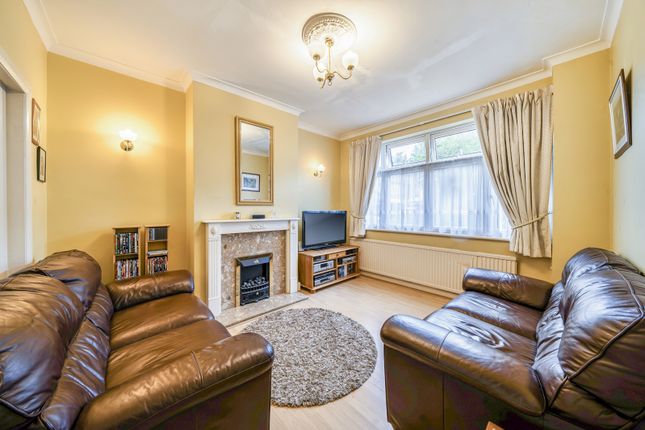 30, Lyndhurst Avenue, Pinner photo 2