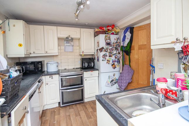 7, Brookside, Southampton photo 3