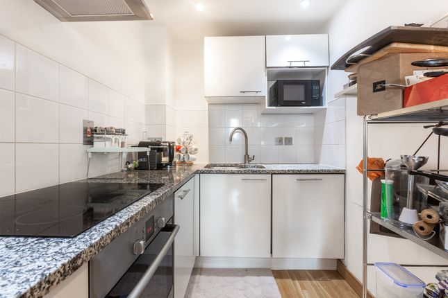 Flat to rent in Saffron Hill, London