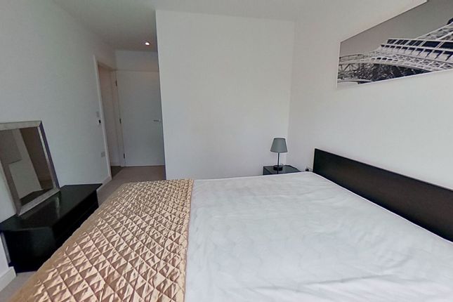 Flat to rent in Saffron Central Square, Croydon, Surrey