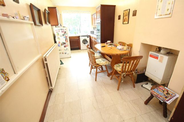 15 Holdenhurst Avenue, London photo 4