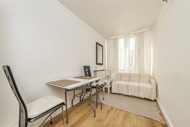 2, Eastleigh Walk, Roehampton photo 2
