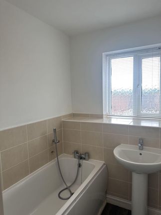 22 Larch Close, Nuneaton photo 5