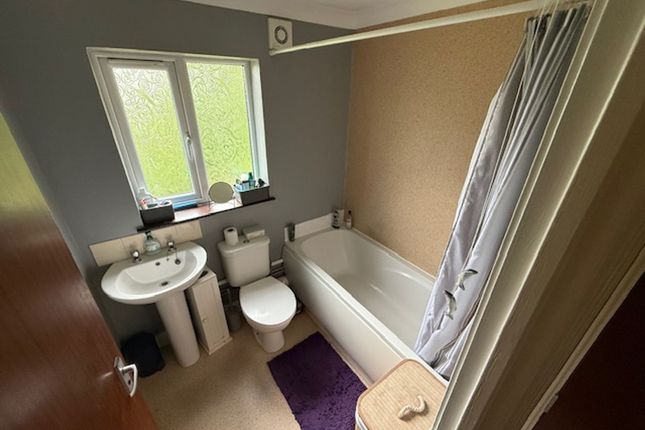 35 Chesterfield Drive, Ipswich photo 5