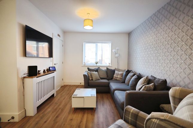 58, Hazel Crescent, Burton-on-Trent photo 4