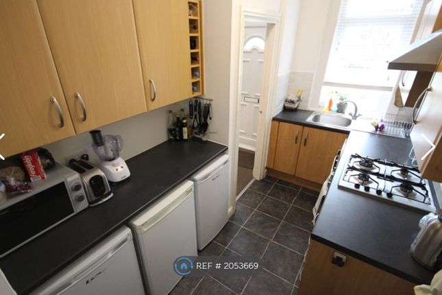 End terrace house to rent in Talbot View, Leeds
