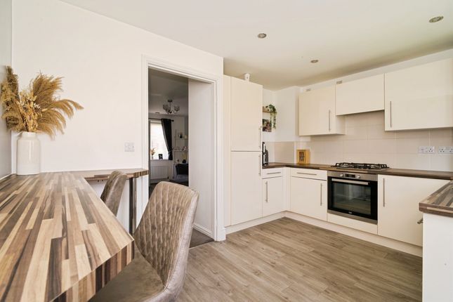 35, Eshlands Brook, Barnsley photo 4