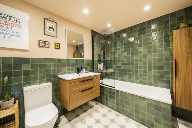 Flat for sale in Leigham Court Road, London