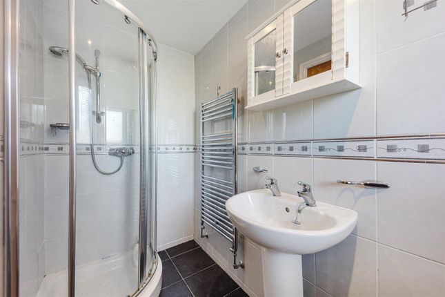 Bed 3 En Suite Shower Room 2